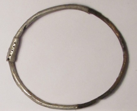 12-13. századi, ezüst lemezzel bevont, bronz hajkarika
